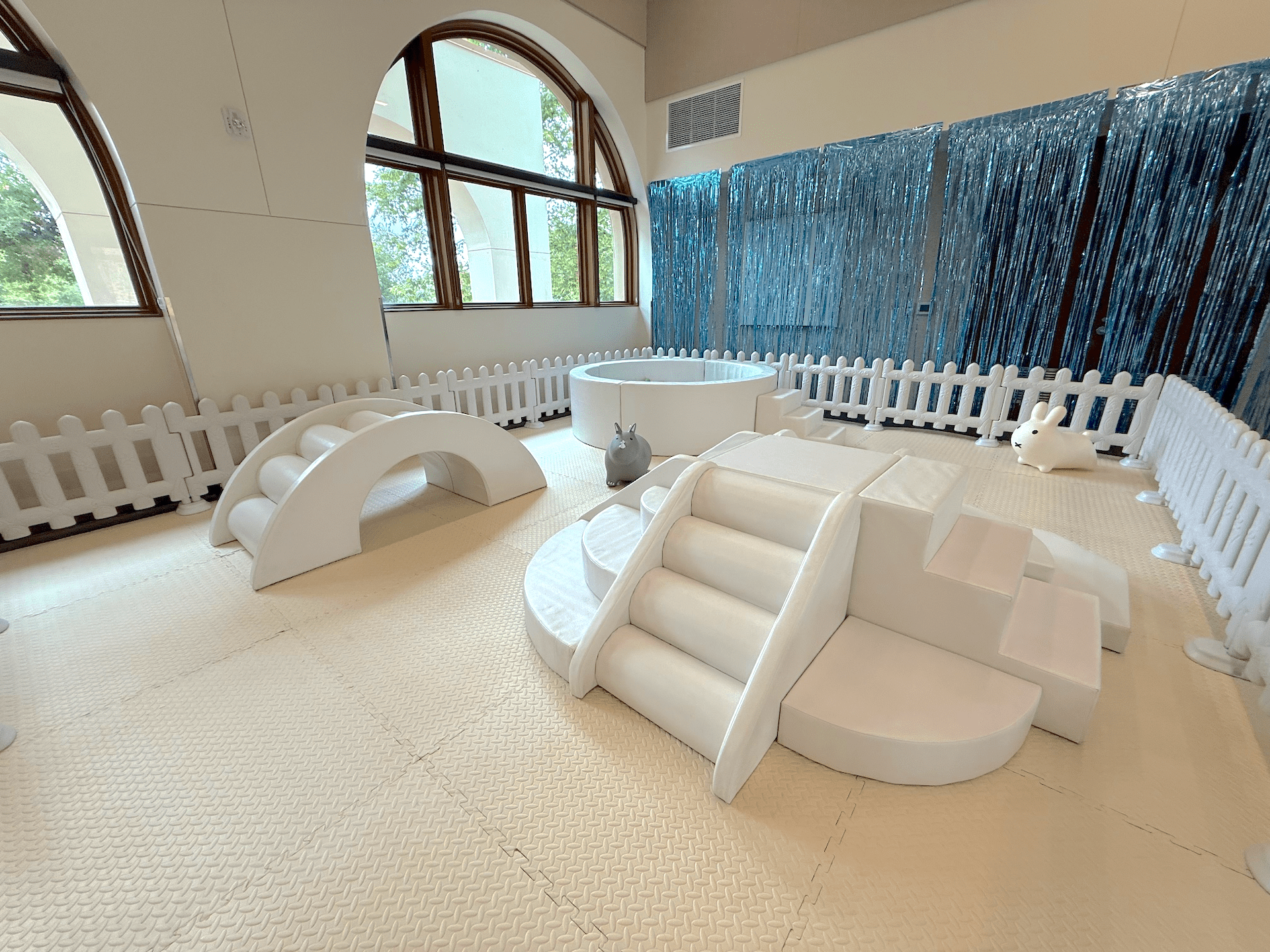 Soft play in white